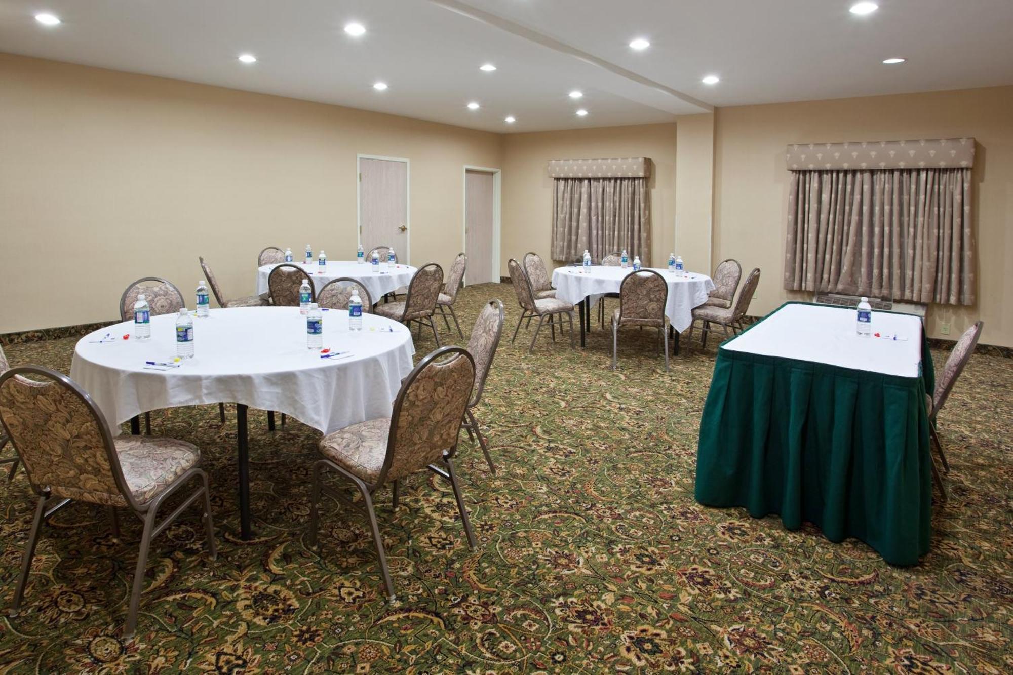 Holiday Inn Express Hotel & Suites Marion By Ihg Екстериор снимка