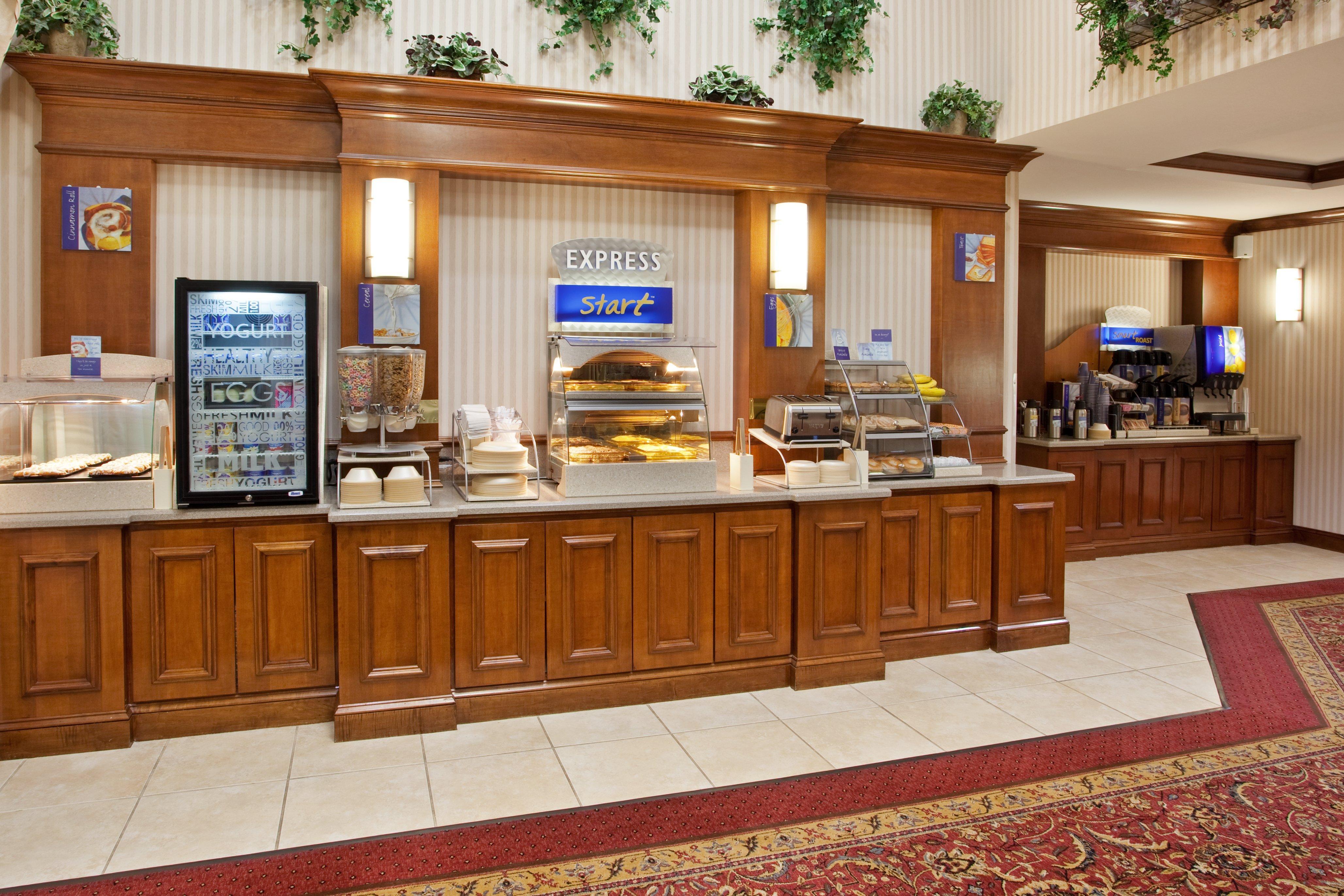 Holiday Inn Express Hotel & Suites Marion By Ihg Екстериор снимка