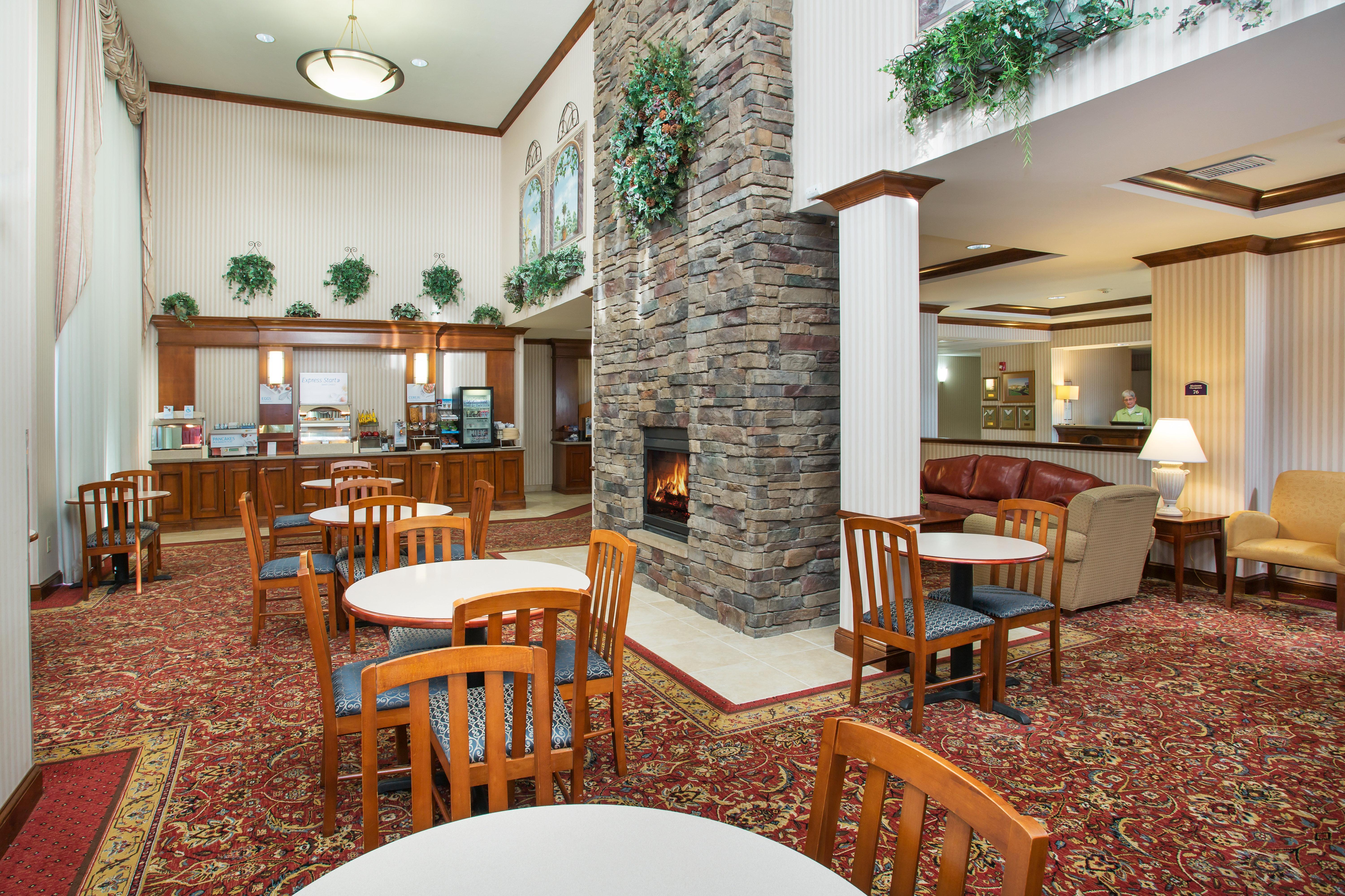 Holiday Inn Express Hotel & Suites Marion By Ihg Екстериор снимка