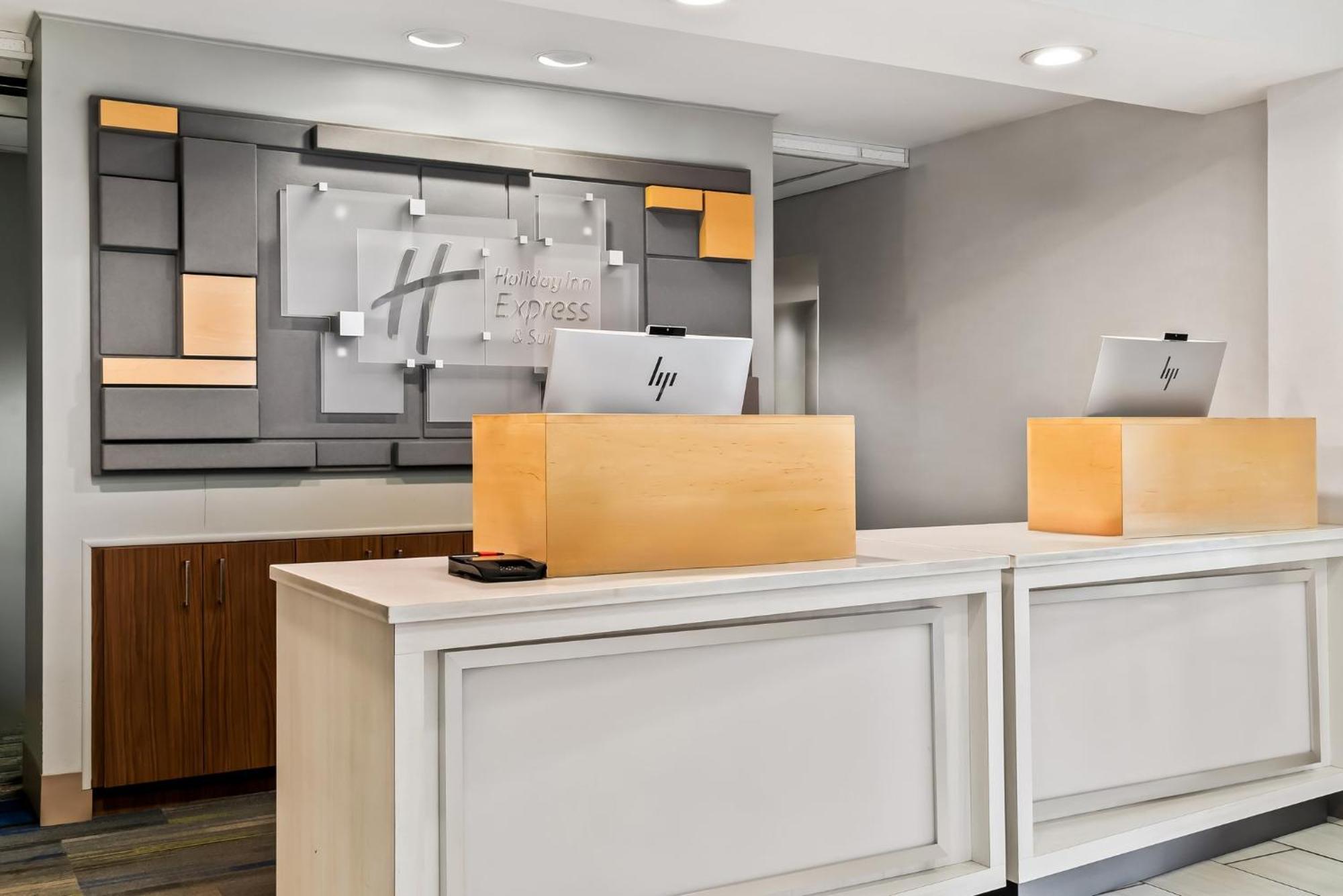 Holiday Inn Express Hotel & Suites Marion By Ihg Екстериор снимка