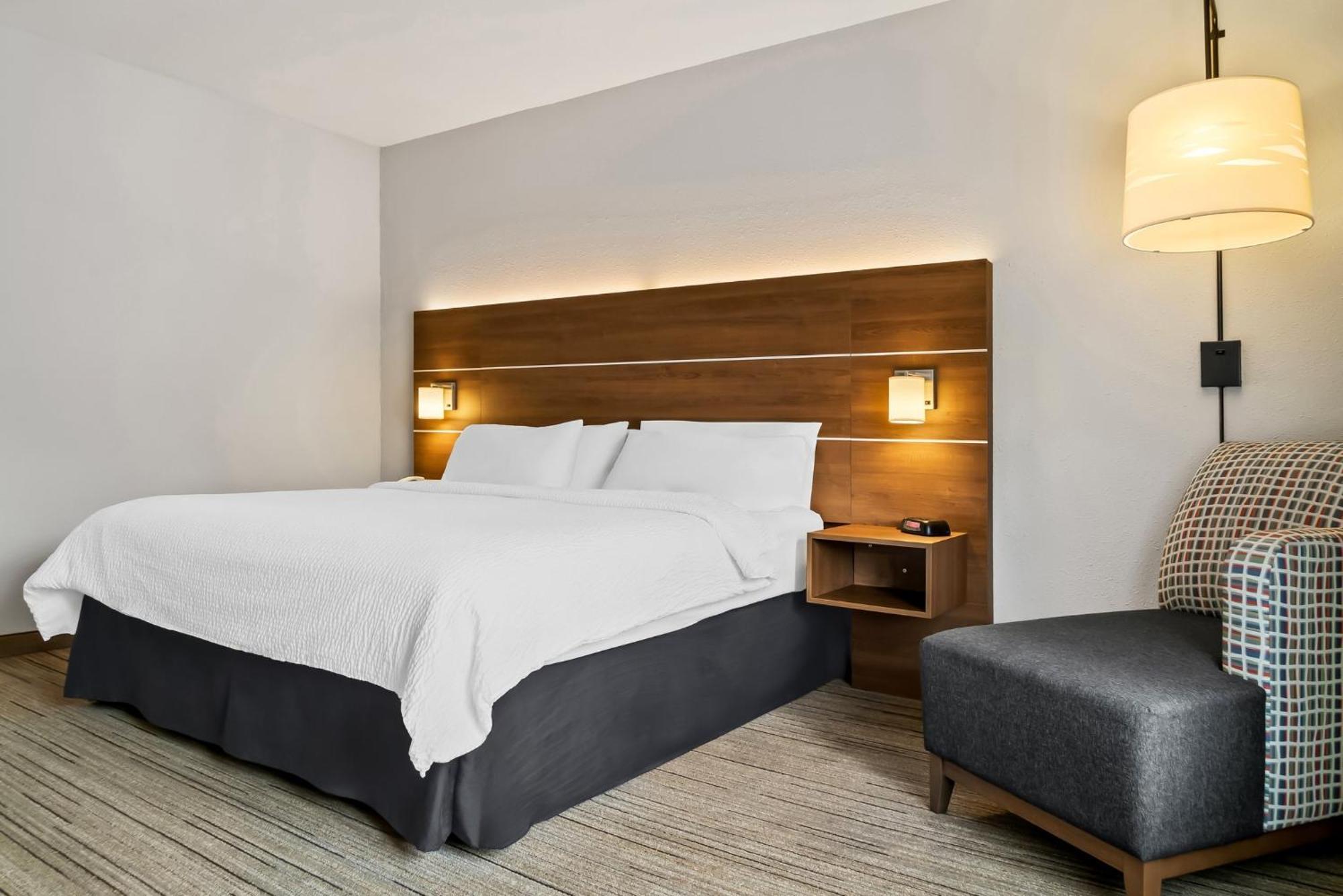 Holiday Inn Express Hotel & Suites Marion By Ihg Екстериор снимка