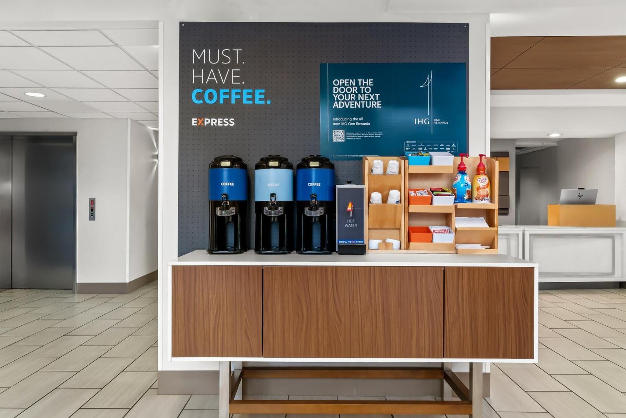 Holiday Inn Express Hotel & Suites Marion By Ihg Екстериор снимка