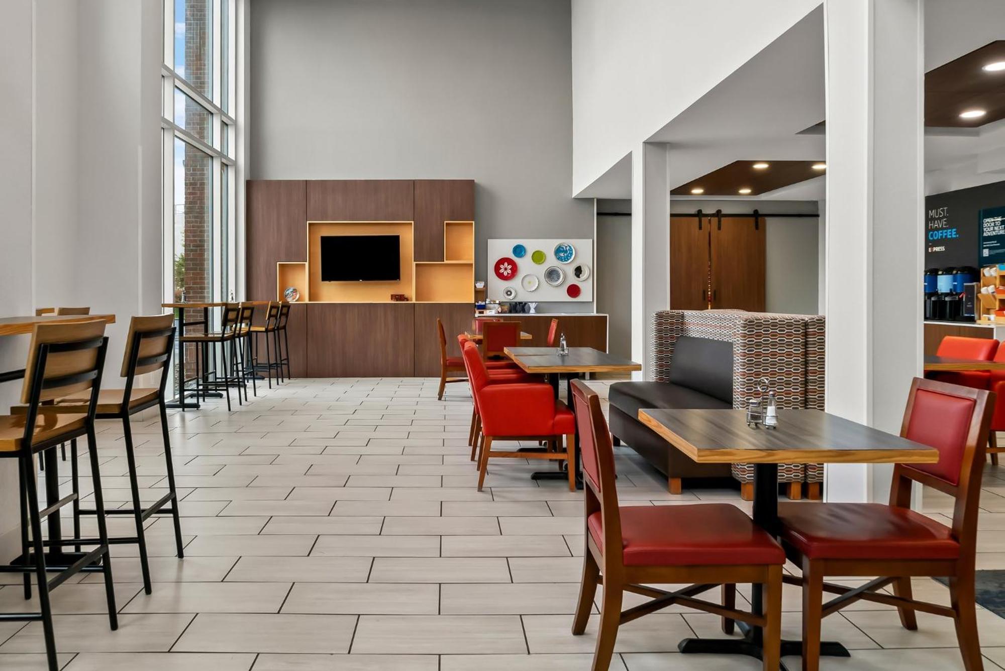 Holiday Inn Express Hotel & Suites Marion By Ihg Екстериор снимка