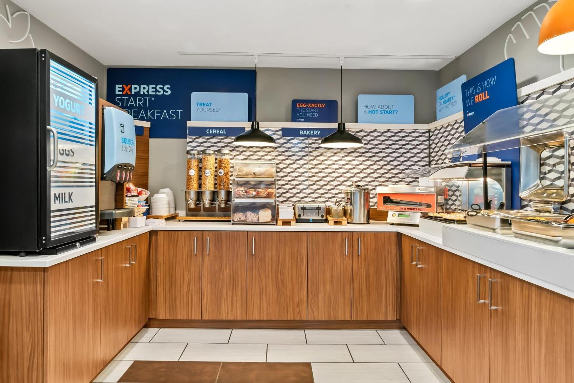 Holiday Inn Express Hotel & Suites Marion By Ihg Екстериор снимка