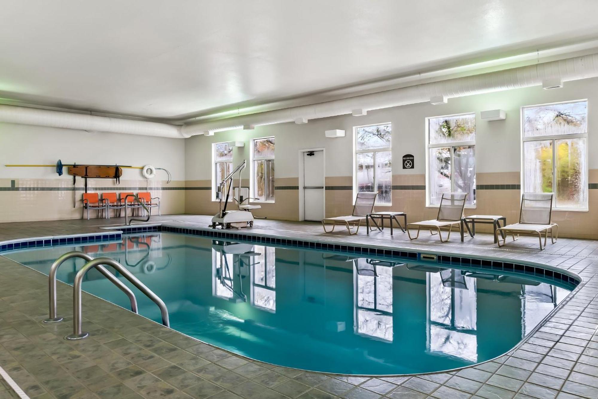 Holiday Inn Express Hotel & Suites Marion By Ihg Екстериор снимка