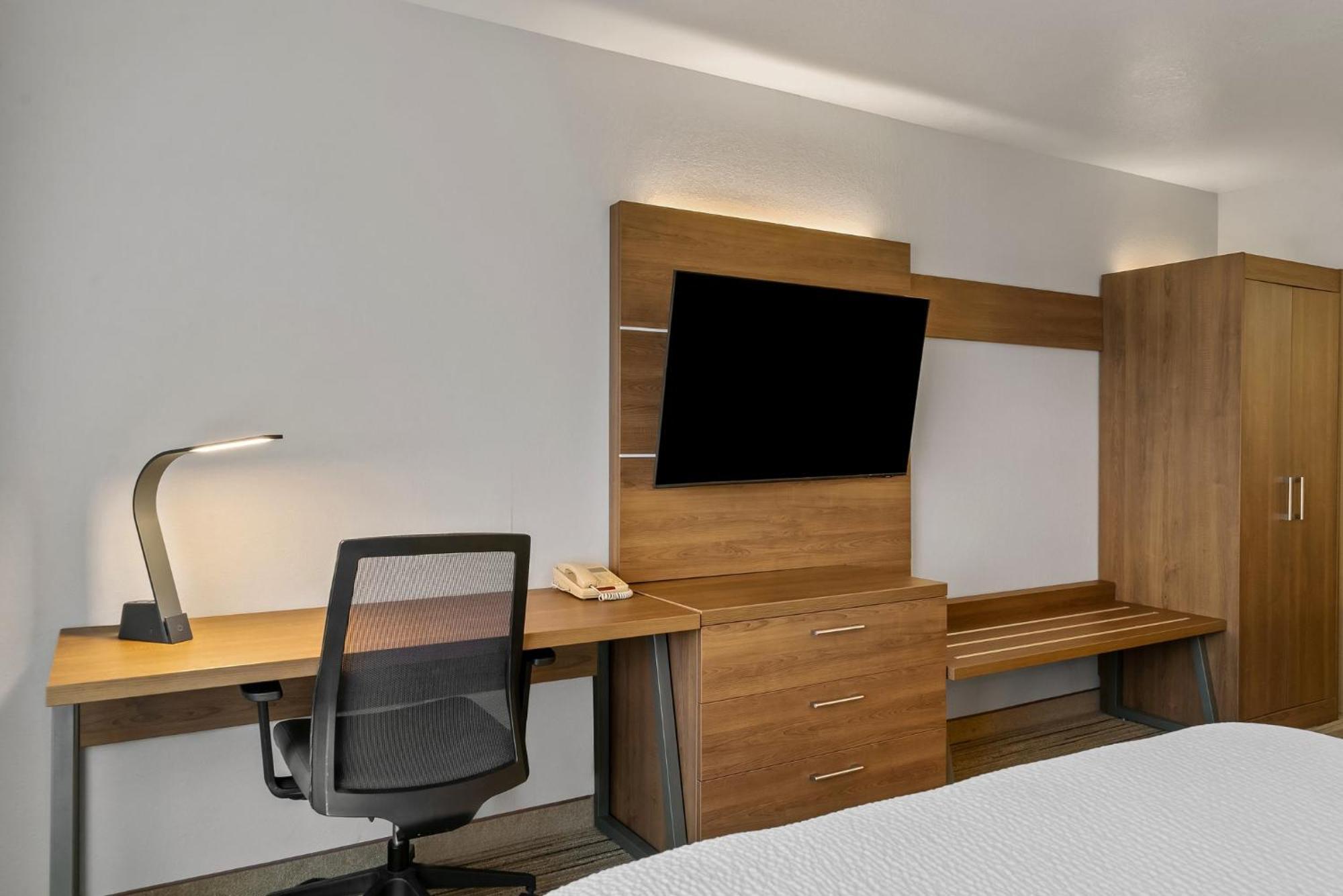 Holiday Inn Express Hotel & Suites Marion By Ihg Екстериор снимка