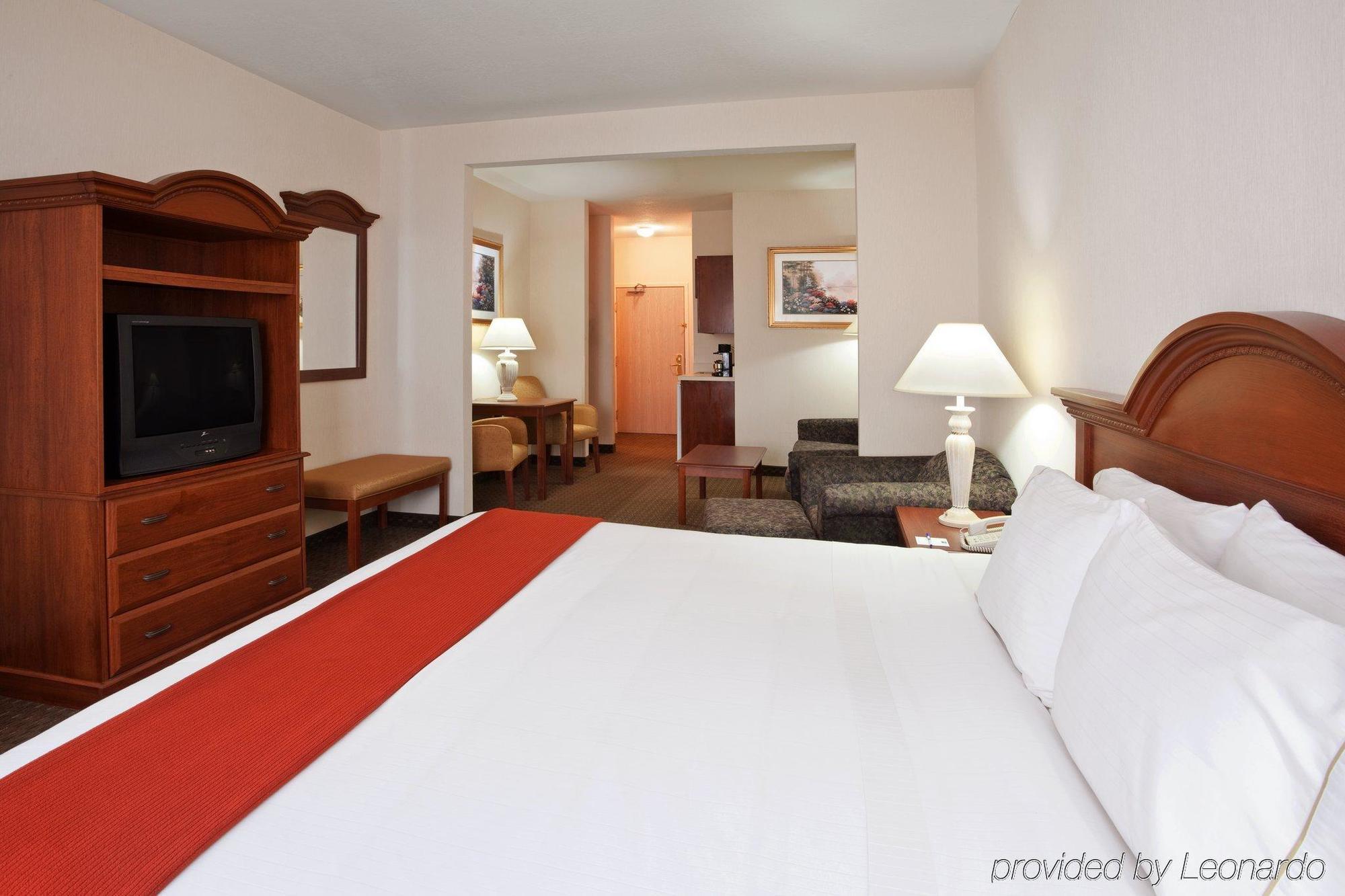 Holiday Inn Express Hotel & Suites Marion By Ihg Стая снимка