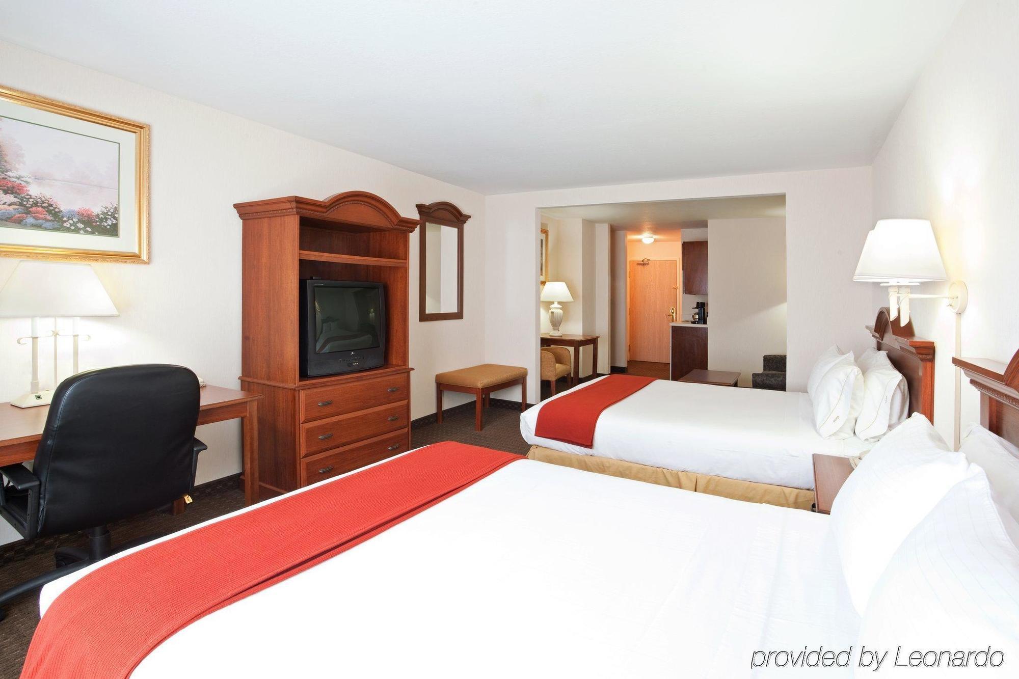 Holiday Inn Express Hotel & Suites Marion By Ihg Стая снимка