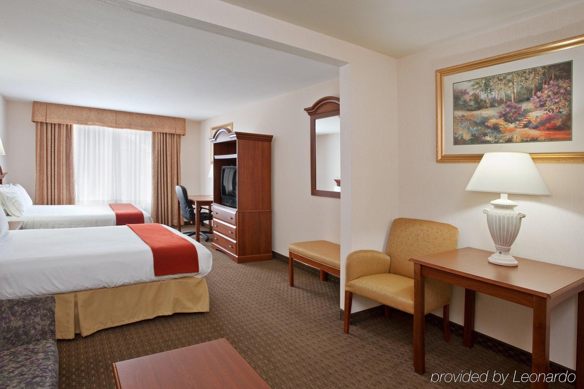 Holiday Inn Express Hotel & Suites Marion By Ihg Стая снимка